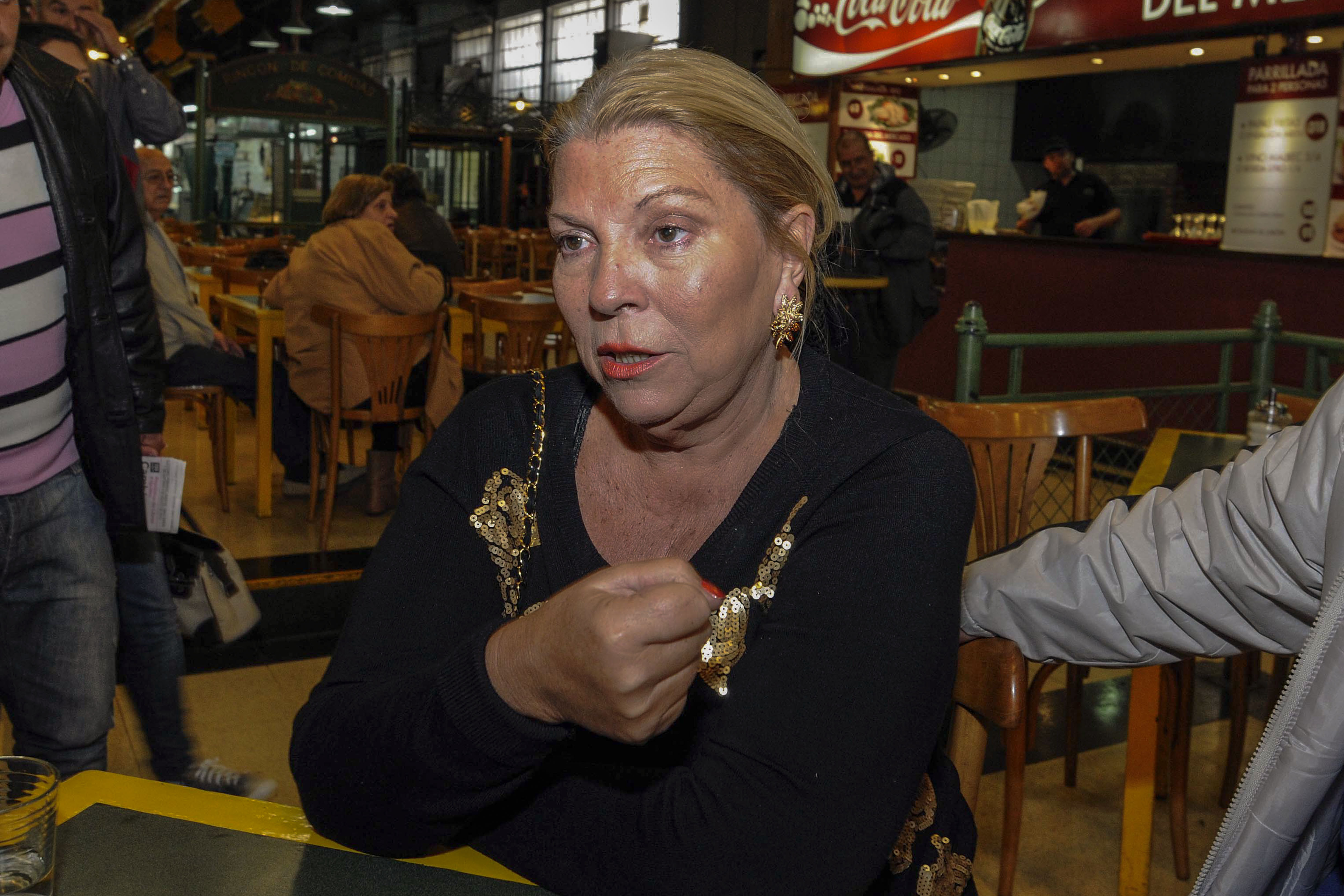 Télam, Mendoza, 27 Julio 2015 - La precandidata a presidenta por la Coalición Cívica-ARI en el frente Cambiemos, Elisa Carrió, hace declaraciones en el Mercado Central de la ciudad de Mendoza, en el marco de una gira de campaña por el país. Foto Alfredo Ponce/ Télam/ rec