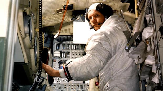 Neil-Armstrong-Apollo-11