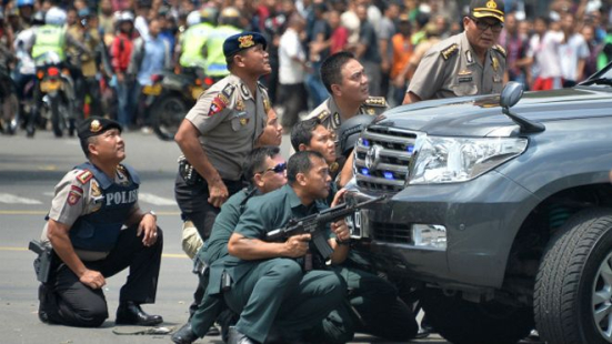 cuerpos-de-seguridad-Yakarta