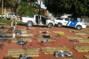 Télam 25/07/2015 Corrientes, Prefectura Naval Argentina secuestró más de una tonelada de marihuana y detuvo a un hombre en Corrientes, en el marco del operativo “Escudo Norte” dispuesto por el Ministerio de Seguridad de la Nación para la lucha contra el narcotráfico. Foto: PNA/ema