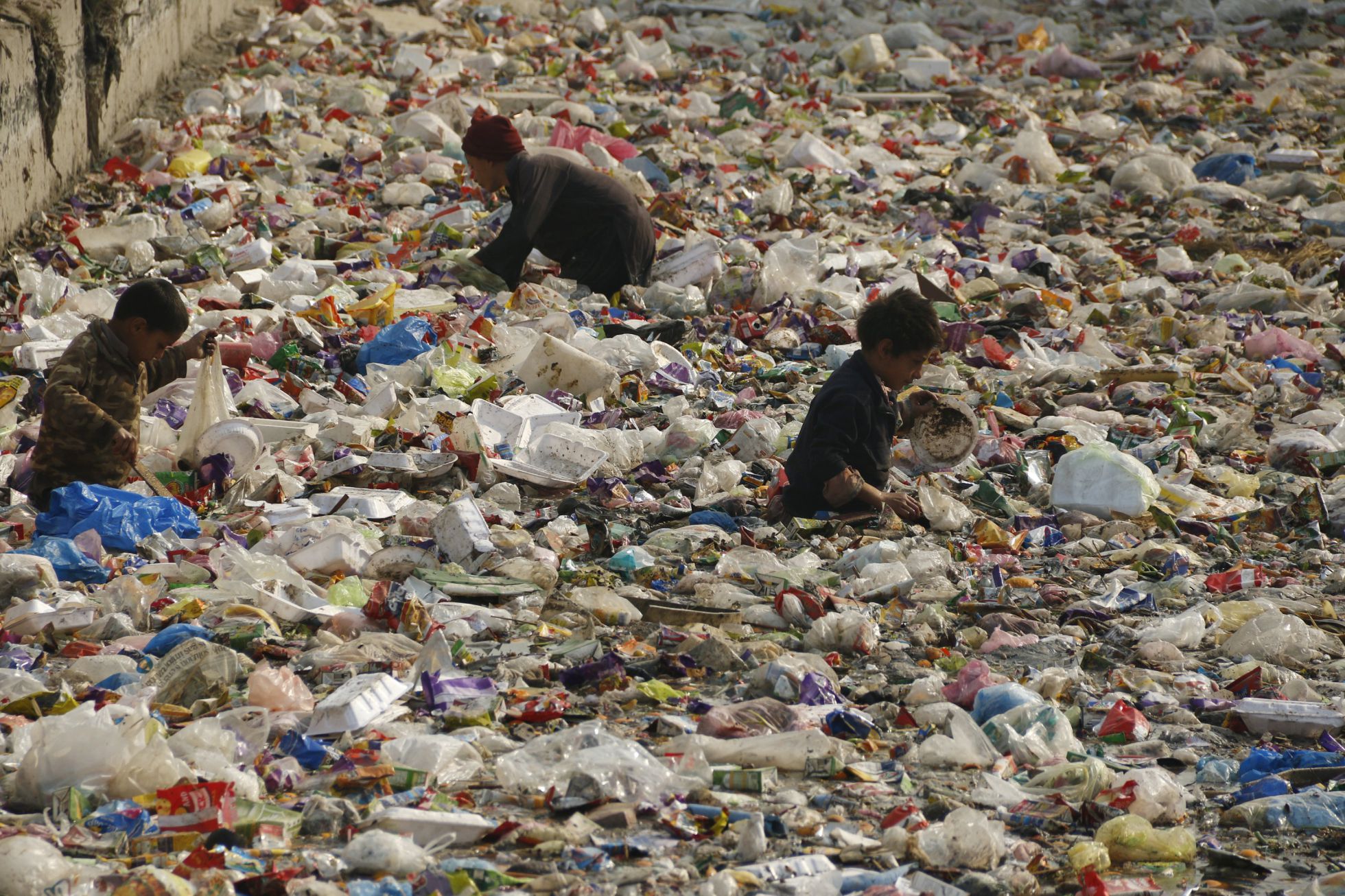 niños-en-la-basura