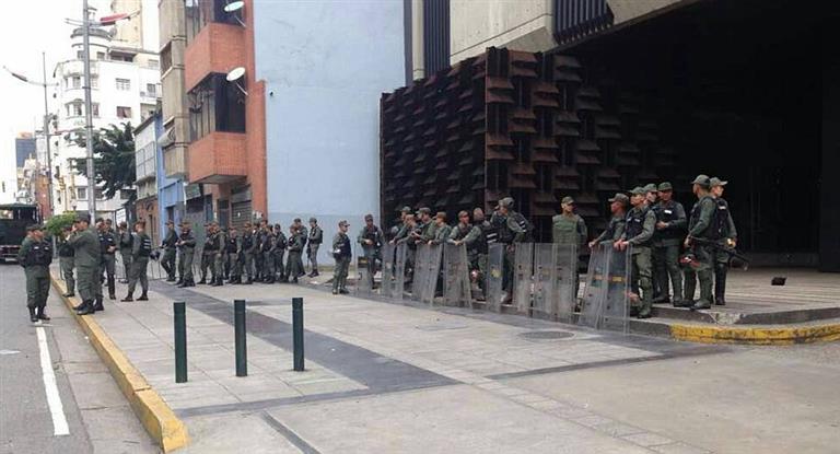 Se Agrava Crisis En Venezuela Tropas Rodean La Oficina De La Fiscal 