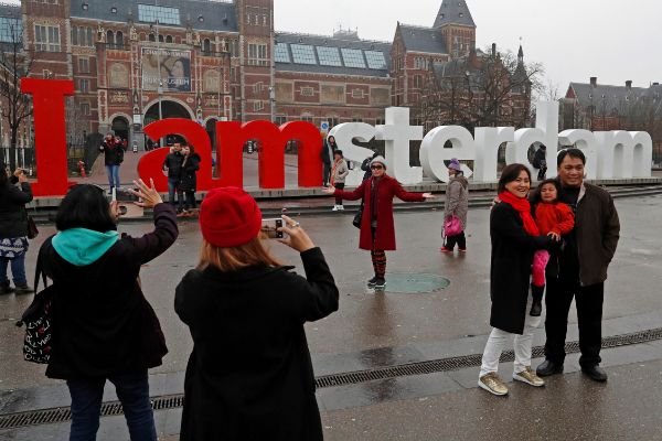 Países Bajos declara la guerra al turismo barato y de desenfreno